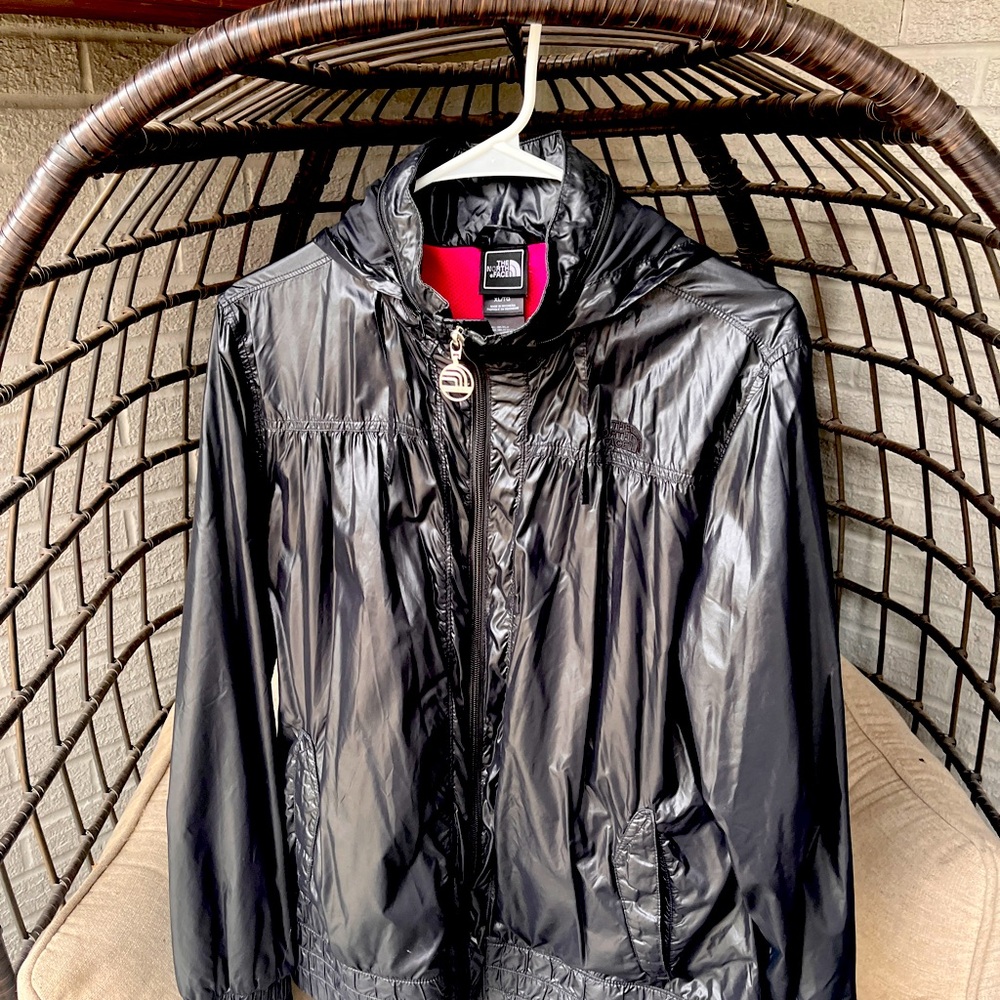 North face women’s packable hooded jacket, water resistant